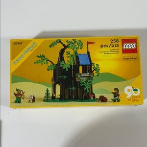 LEGO Forest Hideout Set - Black, Green, and Blue